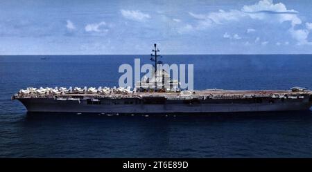 USS Hornet (CV-12) en cours en 1959 Banque D'Images