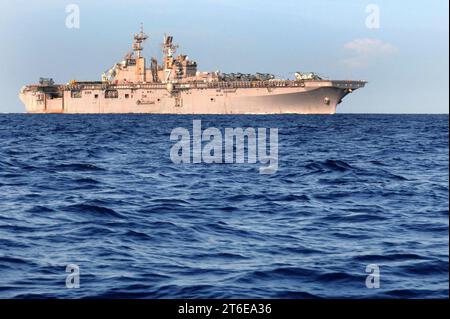 L'USS Iwo Jima arrive à la base navale de Guantanamo Banque D'Images