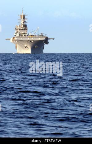 L'USS Iwo Jima arrive à la base navale de Guantanamo Banque D'Images