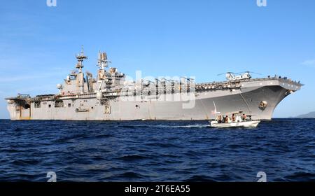 L'USS Iwo Jima arrive à la base navale de Guantanamo Banque D'Images