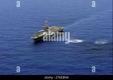 L'USS John C. Stennis organise une démonstration de puissance aérienne. (8675860710) Banque D'Images