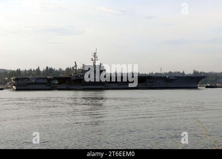 USS Kitty Hawk CV-63 Bremerton 2Sep2008 Banque D'Images