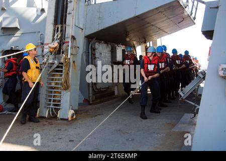 USS Mason (DDG 87) RAS avec RFA fort Victoria 160916 Banque D'Images