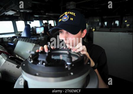 USS McFaul (DDG 74) 150524 Banque D'Images