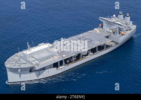 USS Miguel Keith (ESB-5) en route dans l'océan Pacifique le 19 août 2021 (210819 Banque D'Images