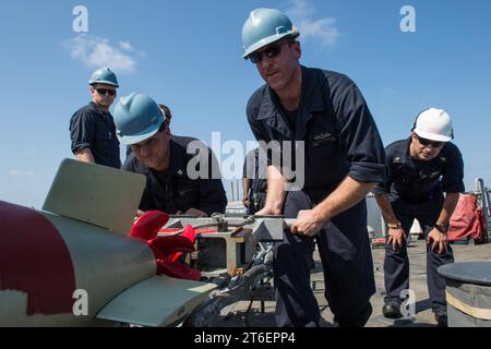 USS Mitscher (DDG 57) 141020 Banque D'Images