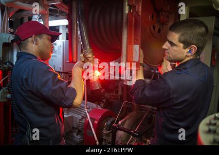 USS Mitscher (DDG 57) 141020 Banque D'Images