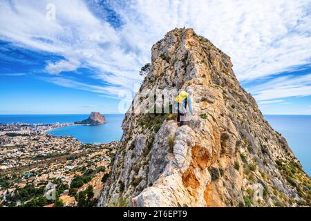 Escalade sur une crête à Calp, Alicante, Espagne Banque D'Images