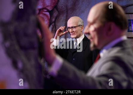 Berlin, Allemagne. 09 novembre 2023. Les figures de cire d'Erich Honecker et Walter Ulbricht à Madame Tussauds Berlin. Crédit : Jens Kalaene/dpa/Alamy Live News Banque D'Images