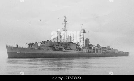 USS Myles C. Fox (DD-829) au large de Boston le 30 avril 1945 Banque D'Images