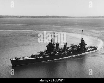 USS New Orleans (CA-32) en route dans Puget Sound le 30 juillet 1943 Banque D'Images