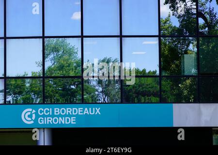 Bordeaux , France - 11 09 2023 : CCI Bordeaux Gironde Chambre de Commerce et d'Industrie logo marque et texte d'enseigne sur l'agence immobilière à Bordeaux Banque D'Images