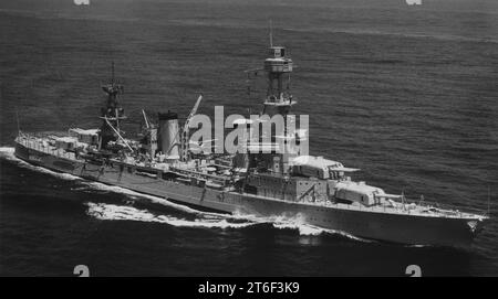 USS Pensacola (CA-24) en mer en septembre 1935 Banque D'Images