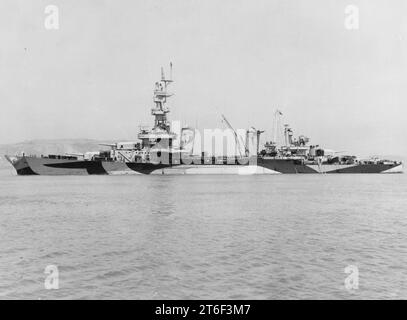 USS Pensacola (CA-24) au large du chantier naval de Mare Island le 20 mai 1944 Banque D'Images