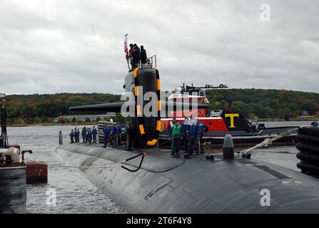 L'USS Pittsburgh rentre chez lui Banque D'Images