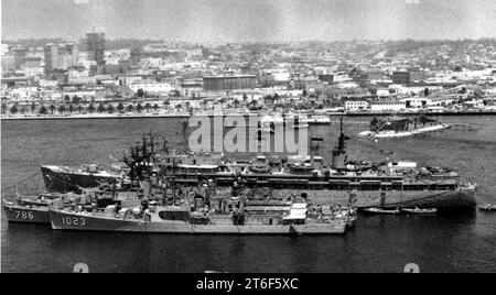 USS Prairie (AD-15) à San Diego 1962 Banque D'Images