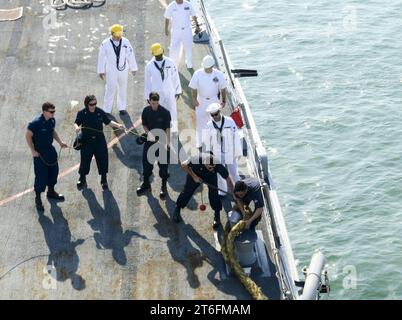 USS Sterett (DDG 104) 141119 Banque D'Images