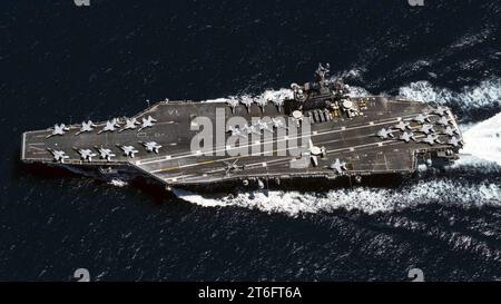 USS Theodore Roosevelt (CVN-71) en route vers l'océan Pacifique le 30 avril 2017 Banque D'Images