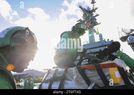 USS Theodore Roosevelt action 151109 Banque D'Images