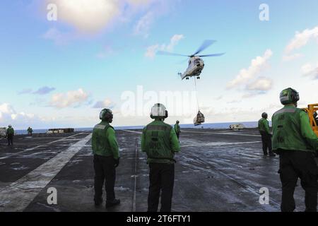 USS Theodore Roosevelt action 151109 Banque D'Images