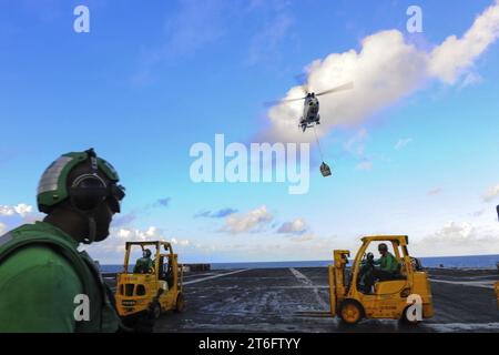 USS Theodore Roosevelt action 151109 Banque D'Images