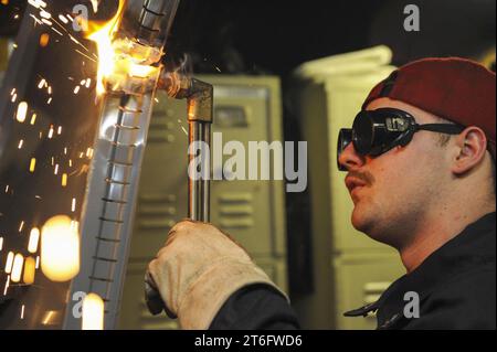 USS Theodore Roosevelt opérations 150408 Banque D'Images