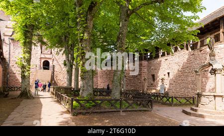 Orschwiller, France - 24 mai 2023 : Château Haut-Koenigsbourg Château célèbre près d'Orschwiller en Alsace en France Banque D'Images