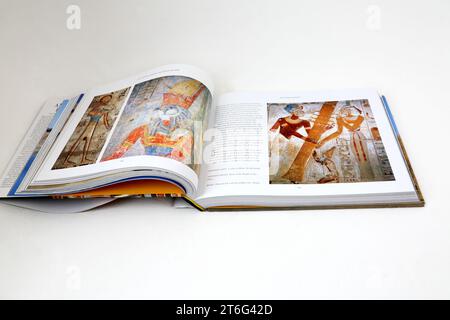 Grand livre relié de l'Egypte ancienne Banque D'Images