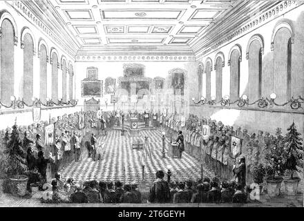 Installation du duc de Newcastle au Mechanics' Hall, Nottingham, en tant que grand maître provincial des francs-maçons du Nottinghamshire, 1860.'l'installation a été suivie par le comte de Zetland, grand maître d'Angleterre ; Sir Joseph Paxton, grand aumônier de l'ordre ; Capitaine Boyer, grand maître d'Oxfordshire; et un grand nombre de noblesse et de noblesse étaient présents, y compris des représentants de la grande loge, et de nombreux autres membres distingués de l'artisanat. Les frères se rassemblèrent à onze heures, et à douze heures, la Grande Loge provinciale du Nottinghamshire fut ouverte pour le tran Banque D'Images