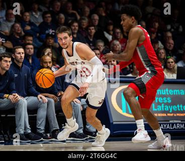 Novembre 09 2023 Moraga, CA U.S.A. St. Aidan Mahaney (20 ans), garde de Mary, va au panier lors du match de basket-ball masculin de la NCAA entre les Lobos du Nouveau-Mexique et les Gaels de Saint Mary. Saint Mary's a battu le Nouveau-Mexique 72-58 à University Credit Union Pavilion Moraga Calif. Thurman James/CSM Banque D'Images