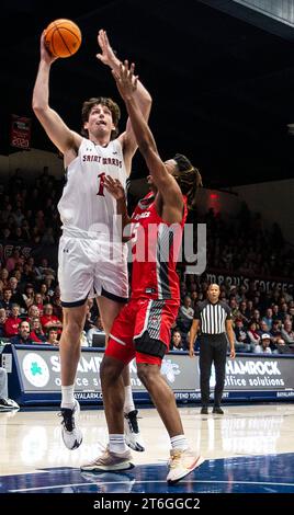 Novembre 09 2023 Moraga, CA U.S.A. St. Harry Wessels (1), centre de Mary, tire le ballon pendant le match de basket-ball masculin de la NCAA entre les Lobos du Nouveau-Mexique et les Gaels de Saint Mary. Saint Mary's a battu le Nouveau-Mexique 72-58 à University Credit Union Pavilion Moraga Calif. Thurman James/CSM Banque D'Images