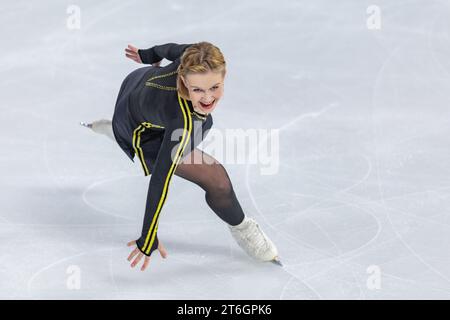 Chongqing. 10 novembre 2023. Ekaterina Kurakova, de Pologne, se produit pendant le programme court féminin au Grand Prix ISU de patinage artistique de la coupe de Chine 2023 dans la municipalité de Chongqing, dans le sud-ouest de la Chine, le 10 novembre 2023. Crédit : Huang Wei/Xinhua/Alamy Live News Banque D'Images