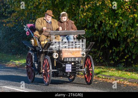 Une voiture Rochet-Schneider de ca 1898 dans l'épreuve de course de voitures vétérans de Londres à Brighton le 5 novembre 2023, West Sussex, Angleterre, Royaume-Uni Banque D'Images