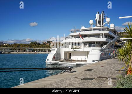 Megayacht, super yacht, IDynasty hiverne dans le port de Malaga, Costa del sol, Espagne. Banque D'Images