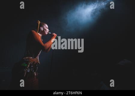 Copenhague, Danemark. 08 novembre 2023. Le chanteur, compositeur et multi-instrumentiste américain Eartheater donne un concert live à VEGA à Copenhague. (Crédit photo : Gonzales photo - Peter Troest). Banque D'Images