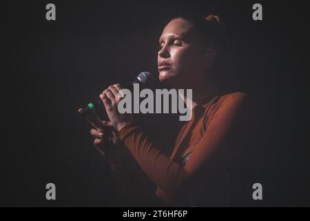 Copenhague, Danemark. 08 novembre 2023. Le chanteur, compositeur et multi-instrumentiste américain Eartheater donne un concert live à VEGA à Copenhague. (Crédit photo : Gonzales photo - Peter Troest). Banque D'Images
