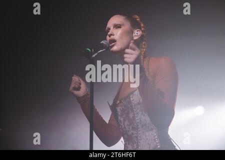 Copenhague, Danemark. 08 novembre 2023. Le chanteur, compositeur et multi-instrumentiste américain Eartheater donne un concert live à VEGA à Copenhague. (Crédit photo : Gonzales photo - Peter Troest). Banque D'Images