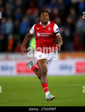 Dexter Lembikisa de Rotherham United lors du Sky Bet Championship Match à l'AESSEAL New York Stadium, Rotherham. Date de la photo : mardi 7 novembre 2023. Banque D'Images