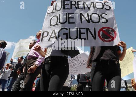 PLANTON PROVEEDORES IMPAGOS MINISTERIO FINANZAS Quito, viernes 10 de noviembre del 2023 Proveedores de distintos servicios del Estado, realizan un planton en la Plataforma Gubernamental Norte, para solitar al Ministerio de Finanzas, se asignen los recursos y cancque ases a millelen Fotos:Rolando Enriquez/API Quito Pichincha Ecuador soi-PLANTONPROVEEDORESIMPAGOSMINISTERIOFINANZAS-5f439cbfa6d213b19b4b7d1fb06868a6 *** PLANTON DES FOURNISSEURS IMPAYÉS MINISTÈRE DES FINANCES a s Quito, vendredi 10 novembre 2023 fournisseurs de divers services gouvernementaux Banque D'Images