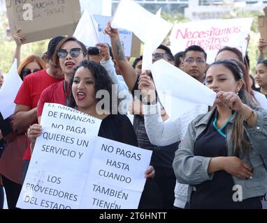 PLANTON PROVEEDORES IMPAGOS MINISTERIO FINANZAS Quito, viernes 10 de noviembre del 2023 Proveedores de distintos servicios del Estado, realizan un planton en la Plataforma Gubernamental Norte, para solitar al Ministerio de Finanzas, se asignen los recursos y cancque ases a millelen Fotos:Rolando Enriquez/API Quito Pichincha Ecuador soi-PLANTONPROVEEDORESIMPAGOSMINISTERIOFINANZAS-481a9c974800baacfe981c7d26aa868d *** PLANTON DES FOURNISSEURS IMPAYÉS MINISTÈRE DES FINANCES Quito, le vendredi 10 novembre 2023 fournisseurs de divers services gouvernementaux, a tenu une s Banque D'Images