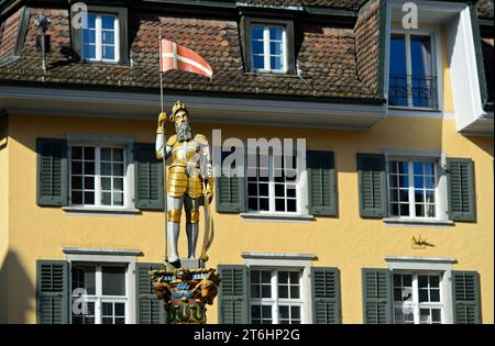 Banner Bearer Statue sur la fontaine à poissons, aussi St. Fontaine Ursen, Soleure, Suisse Banque D'Images