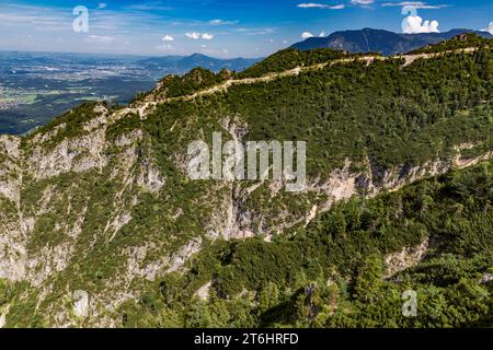 Vue de la télécabine de la Predigstuhlbahn sur le paysage de montagne et le massif Untersberg, Berchtesgaden Alpes, Bavière, Allemagne, Europe Banque D'Images