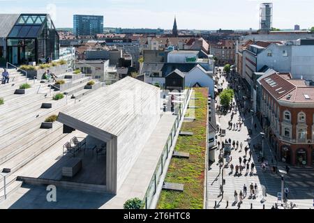 Danemark, Jutland, Aarhus, 'Salling Rooftop', terrasse sur le toit publique, vue sur la zone piétonne Sondergade Banque D'Images