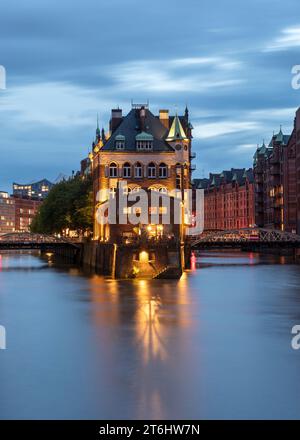 Château à douves, Wasserschlösschen, Speicherstadt, Hambourg, Allemagne Banque D'Images