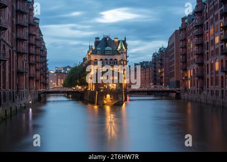 Château à douves, Wasserschlösschen, Speicherstadt, Hambourg, Allemagne Banque D'Images