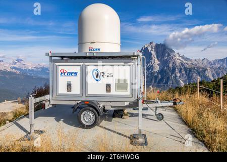 Italie, Vénétie, province de Belluno, système radar pour la météorologie au sommet du mont Rite, Dolomites Banque D'Images