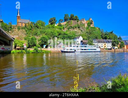 Église protestante, Château de Staden et Basse-ville, Sarre, Sarre, Vallée de la Sarre, Parc naturel de Saar-Hunsrück, Saargau, Rhénanie-Palatinat, Allemagne Banque D'Images