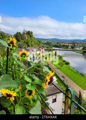 Saarburg on the Saar, ville basse et église protestante, Sarre, Vallée de la Sarre, Parc naturel de Saar-Hunsrück, Saargau, Rhénanie-Palatinat, Allemagne Banque D'Images