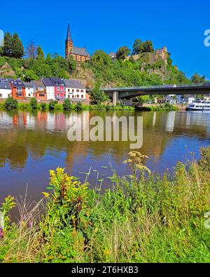 Église protestante, Château de Staden et Basse-ville, Sarre, Sarre, Vallée de la Sarre, Parc naturel de Saar-Hunsrück, Saargau, Rhénanie-Palatinat, Allemagne Banque D'Images