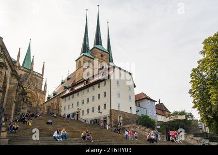 Thuringe, Erfurt, vieille ville, église St. Severi, marches de la cathédrale, visiteurs Banque D'Images